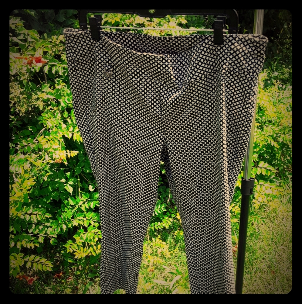 Black and White Rafaella Comfort Capris Size 18